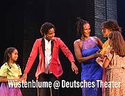 Keine Angst vor ernsten Themen - Der Bestseller „Wüstenblume“ begeistert als Musical im Deutschen Theater noch bis 15.20.2023 (©Foto. Ingrid Grossmann)